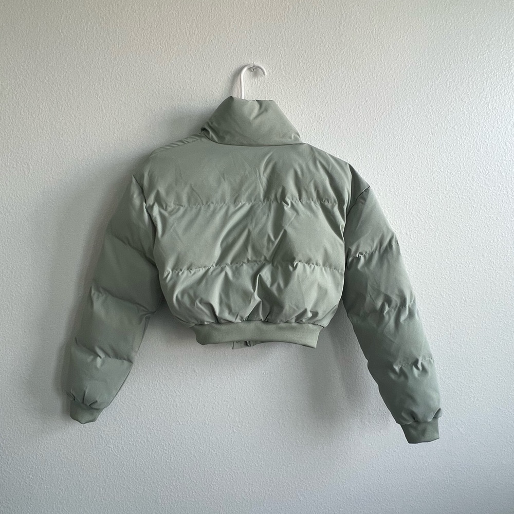 NWT Cropped Puffer - Picture 3 of 6